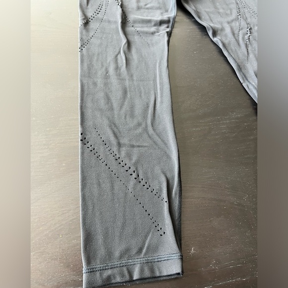 ATHLETA ELATION LASER CUT LEGGINGS - GREAT CONDITION - Picture 2 of 8